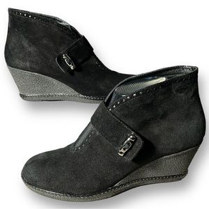 AMALFI Rangoni Italy Black Suede Wedge Bootie Boots Slip On Comfort Shoes 9.5